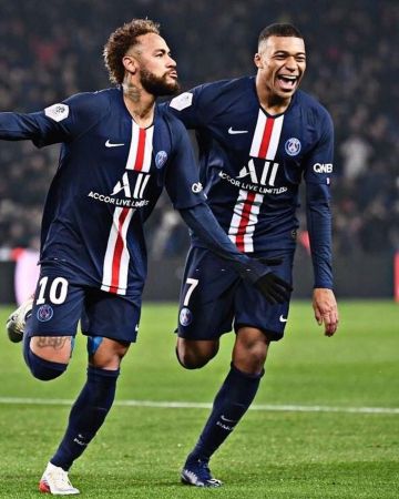 Football shirt Paris Saint-Germain 2019/20 Stadium Home for Man. Nike EN account on the Instagram of @29k.mbappe