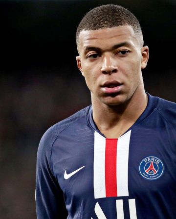 Football shirt Paris Saint-Germain 2019/20 Stadium Home for Man. Nike EN account on the Instagram of @29k.mbappe