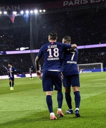 Football shirt Paris Saint-Germain 2019/20 Stadium Home for Man. Nike EN account on the Instagram of @29k.mbappe
