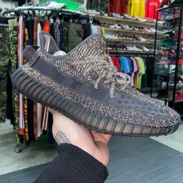 Adidas Yeezy Boost 350 V2 Static Black (Réfléchissant) sur le compte Instagram de @originsnyc