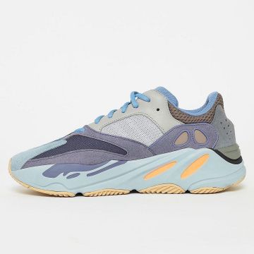 Adidas Yeezy Boost 700 Carbon Blue en la cuenta de Instagram de @sneakernews