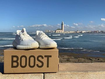 Adidas Yeezy Boost 350 V2 Butter sur le compte Instagram de @yeezymafia_morocco