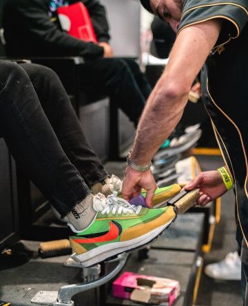 Nike LD Waffle Sacai Green Multi en la cuenta de Instagram de @sneakerness