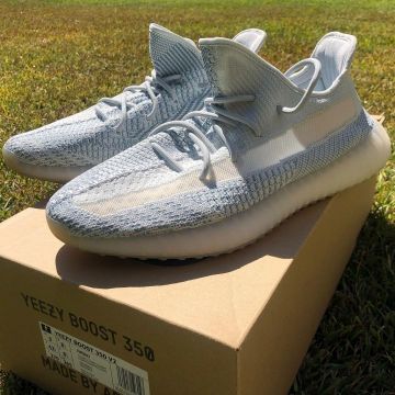 Adidas Yeezy Boost 350 V2 Hyperspace account on the Instagram of @yeezymafia_morocco