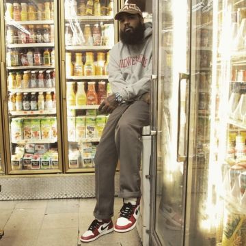 Las zapatillas nike blancas, rojas y negras que lució Stalley en la cuenta de Instagram de @stalley