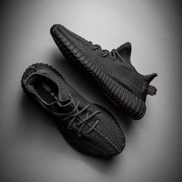 Adidas Yeezy Boost 350 V2 Static Black (Réfléchissant) sur le compte Instagram de @yeezy.doha