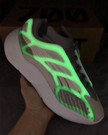 Adidas Yeezy Boost 700 V3 Azael sur le compte Instagram de @yeezy.doha