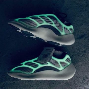Adidas Yeezy Boost 700 V3 Azael sur le compte Instagram de @yeezy.doha