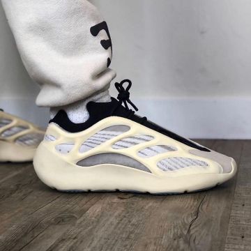 Adidas Yeezy Boost 700 V3 Azael sur le compte Instagram de @yeezy.doha