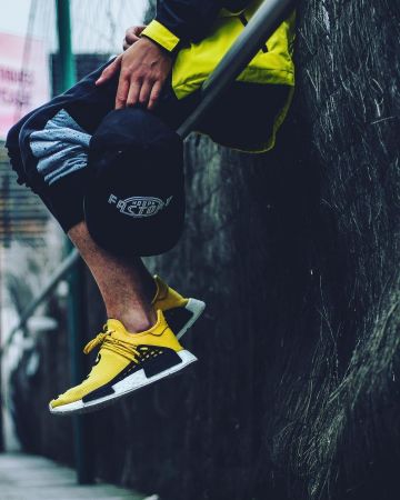 Adidas NMD HU Pharrell Human Race Yellow en la cuenta de Instagram de @sneakerallstars_event