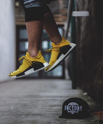 Adidas NMD HU Pharrell Human Race Yellow en la cuenta de Instagram de @sneakerallstars_event