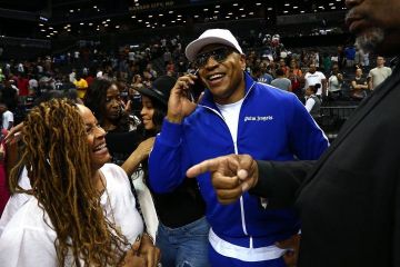 La chaqueta azul de Palm Angels usada por LL Cool J en la cuenta de Instagram de @icecube