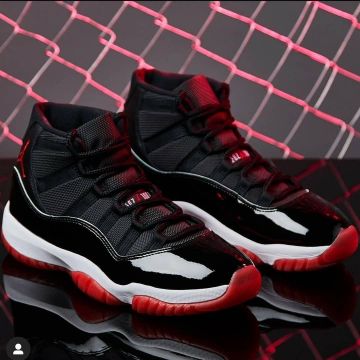 Jordan 11 Retro Playoffs Bred (2019) en la cuenta de Instagram de @air.jordans.kicks