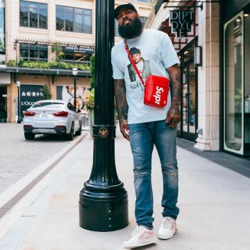 La camiseta blanca supreme nasty nas usada por Stalley en la cuenta de Instagram de @stalley