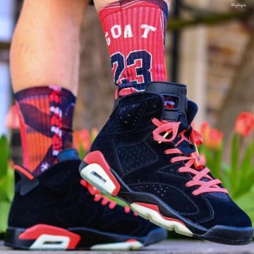 Jordan 6 Retro Black Varsity Red (2010) en la cuenta de Instagram de @air.jordans.kicks