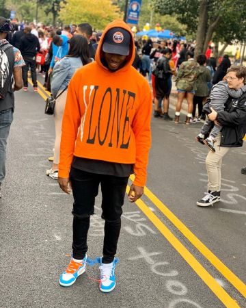 Jordan 1 Retro High Off-White University Blue Michael Cherry on the account Instagram of @ay_tracktive