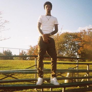 Zapatillas Nike blancas usadas por Sonny Digital en la cuenta de Instagram de @sonnydigital