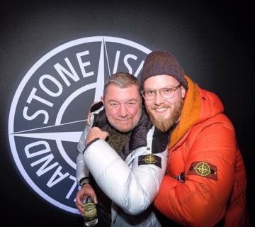43825 TELAR TEJIDO CÁMARAS ESTIRABLES NYLON TC Chaqueta Stone Island Man Tienda Oficial en @stoneislandtalk cuenta de Instagram