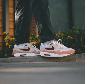Air Max 1 Por La Familia usado por whosmarky en la cuenta de Instagram de @whosmarky 