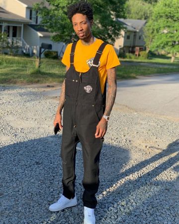Las zapatillas nike completamente blancas que lleva Sonny Digital en la cuenta de Instagram de @sonnydigital