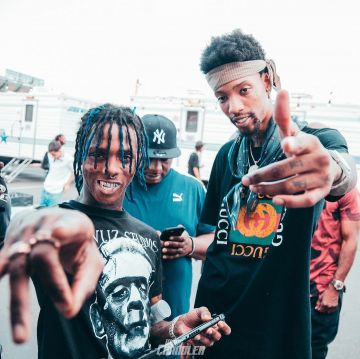 La camiseta negra de Gucci usada por Sonny Digital en la cuenta de Instagram de @sonnydigital