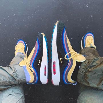 Air Max 1/97 Sean Wotherspoon transportado por little_laces en la cuenta de Instagram de @little_laces 