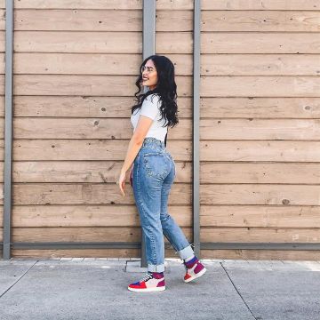 Jordan 1 Retro High Aleali May Court Lux portée par little_laces  sur le compte Instagram de @little_laces 