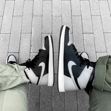 Jordan 1 Retro High Shadow  portée par little_laces  sur le compte Instagram de @little_laces 