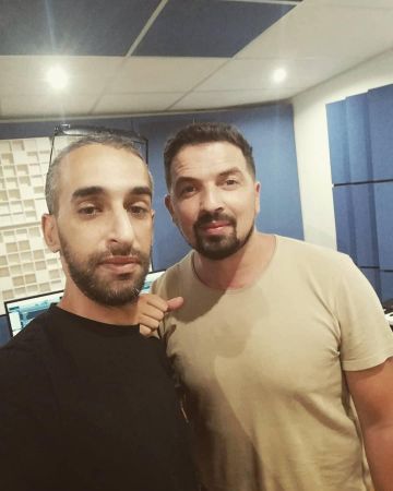 Le tee-shirt crème uni porté par Tunisiano sur le compte Instagram de @tunisianofficiel