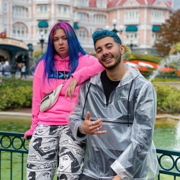 Le sweat demi-zip transparent  porté par okan sostyle   sur le compte Instagram de @sostyle_off 