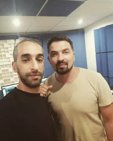 Le pull noir porté par Aketo sur le compte Instagram de @tunisianofficiel