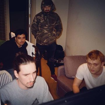 Le jean noir troué porté par Tunisiano sur le compte Instagram de @tunisianofficiel