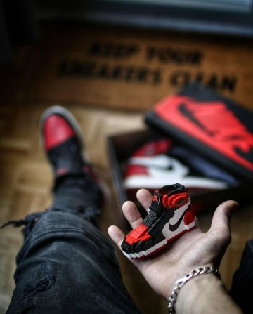 Jordan 1 Retro High Bred Toe sur le compte Instagram de @la_sneakerie_