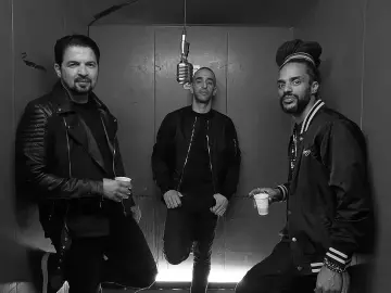 Le bomber noir porté par Aketo sur le compte Instagram de @tunisianofficiel