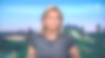 The sweater silvery, Anne-Sophie Lapix in The Log 20 hours of France 2