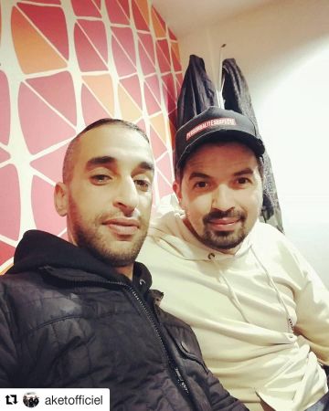 Le hoodie blanc porté par Tunisiano sur le compte Instagram de @tunisianofficiel