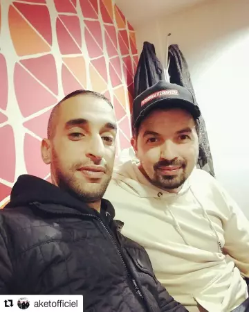 Le hoodie blanc porté par Tunisiano sur le compte Instagram de @tunisianofficiel