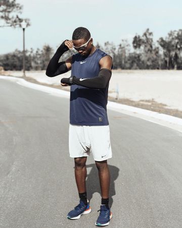 Nike Epic React Flyknit College Navy of Aaron Brown on the account Instagram of @kingsleysc