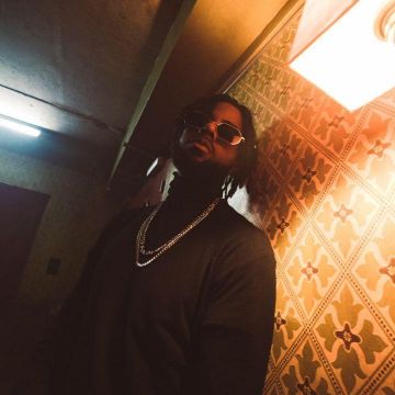 The glasses Lefa account on the Instagram of @lefaauthentique