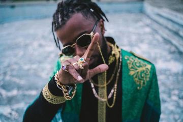 The gold bracelet of Lefa account on the Instagram of @lefaauthentique