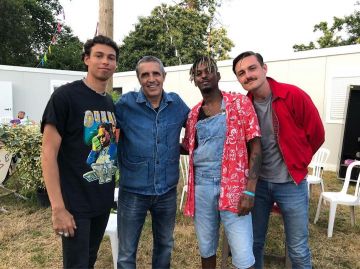 La salopette short en jean portée par Sanka Elshede sur le compte Instagram de @georgioxv3