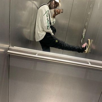 Las zapatillas air jordan 1 bajas Travis Scott usadas por Ormaz en la cuenta de Instagram de @gallery_of_ormaz