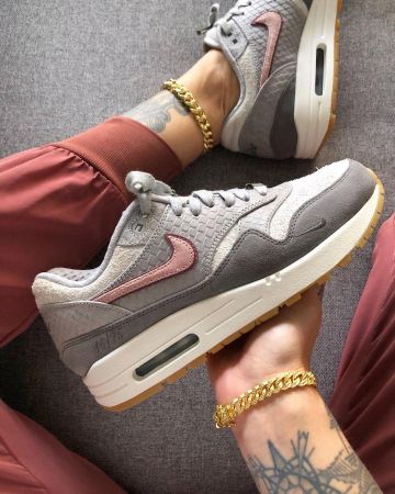 Air Max 1 Paris sur mesure (W) sur le compte Instagram de @celouuuuuuuu
