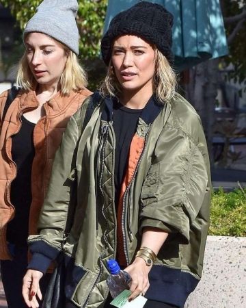 Louis Vuitton Babylon Mahina usado por Hilary Duff Sherman Oaks 18 de diciembre de 2019