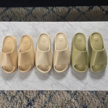 La paire de Yeezy Slide Resin sur le compte Instagram de @wex