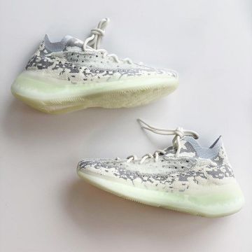 Adidas Yeezy Boost 380 Alien en la cuenta de Instagram de @wex
