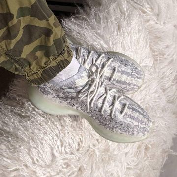 Adidas Yeezy Boost 380 Alien en la cuenta de Instagram de @wex