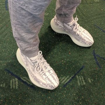 Adidas Yeezy Boost 380 Alien en la cuenta de Instagram de @wex