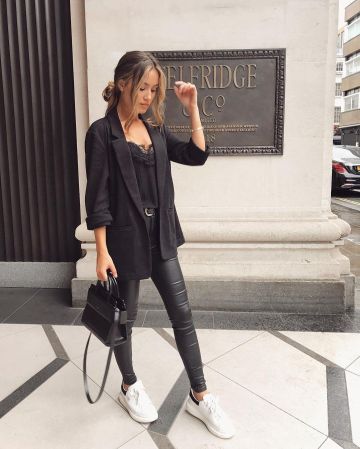 Surdimensionné Sneaker de Kate Hutchins sur l'Instagram account @kateehutchins