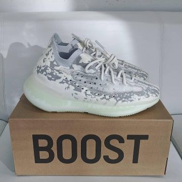 Adidas Yeezy Boost 380 Alien en la cuenta de Instagram de @wex